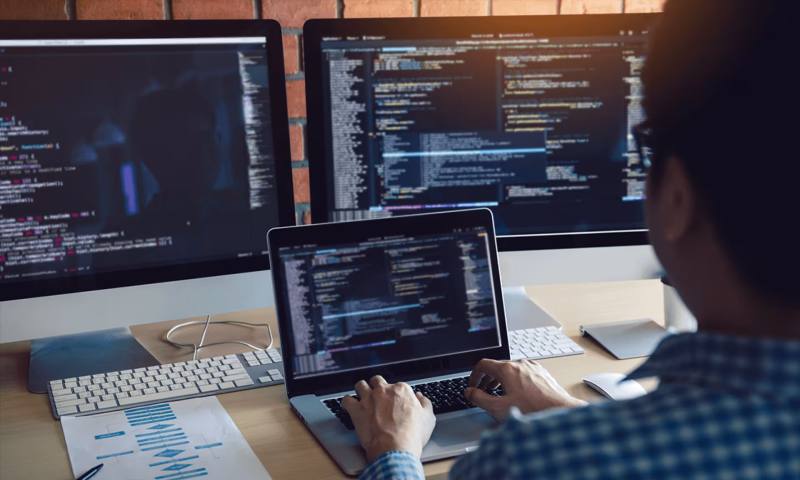数据科学选型:R与Python如何赋能榆次区网站建设?